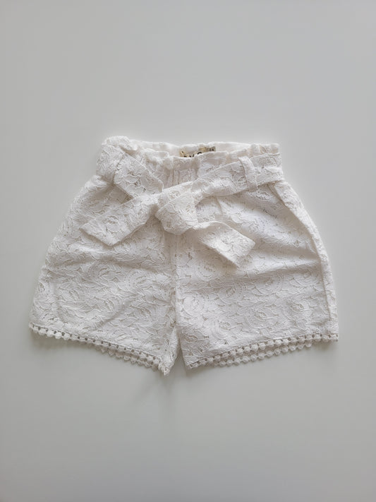 Pantaloncini corti bambina colore bianco ricamati